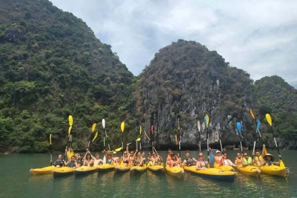 Lan Ha Bay and Ha Long Bay Boat Tour & Transport, Lunch, Snorkeling & Kayaking Gear Combo